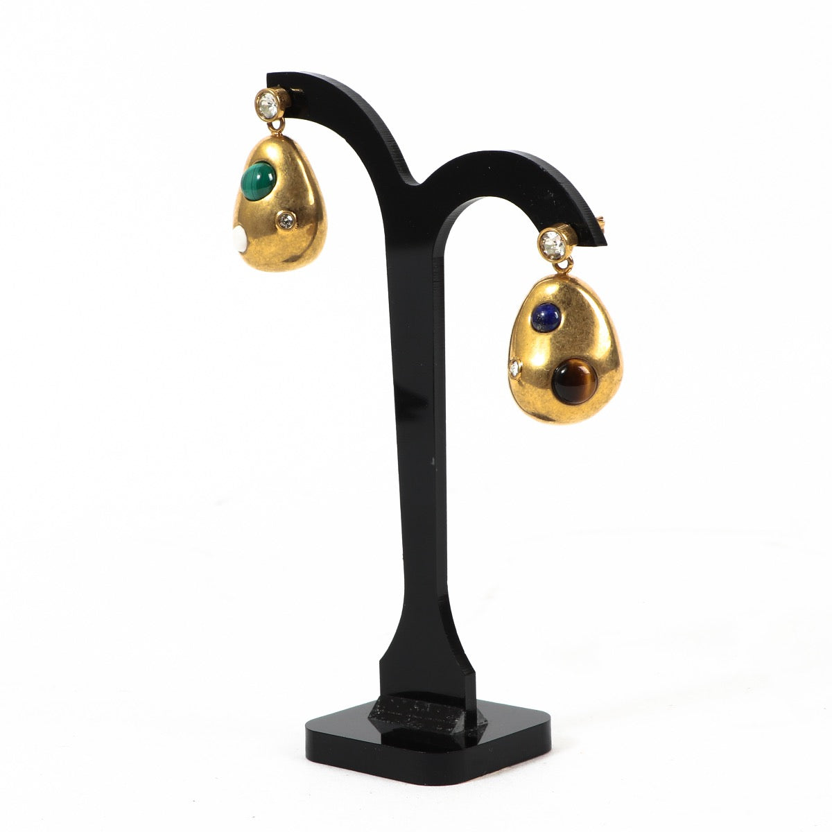 Shop safe online at Labellov in Antwerp these 100% authentic second hand Céline Gold Drop Earrings