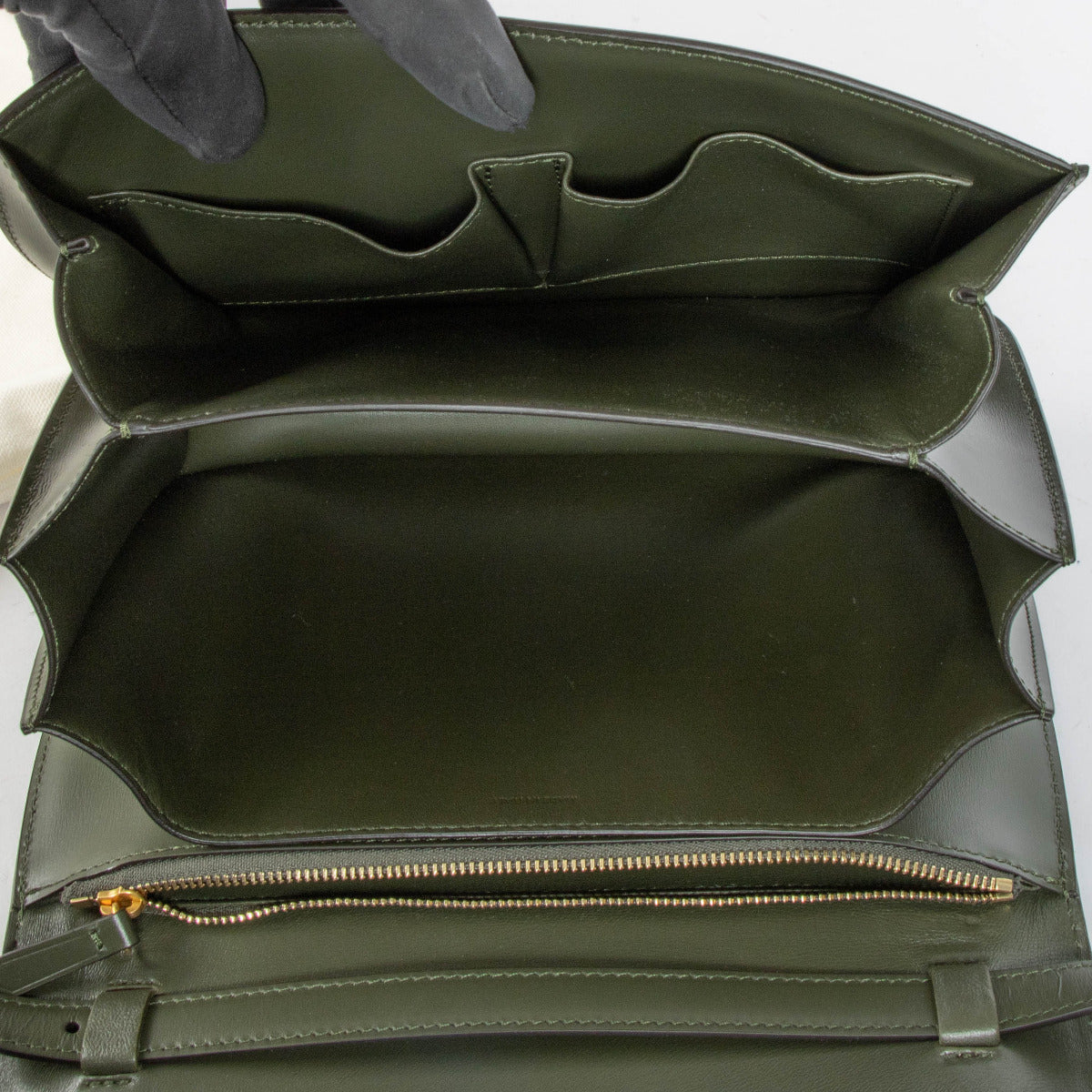 Sac Classique Moyen en Cuir de Veau Vert Céline