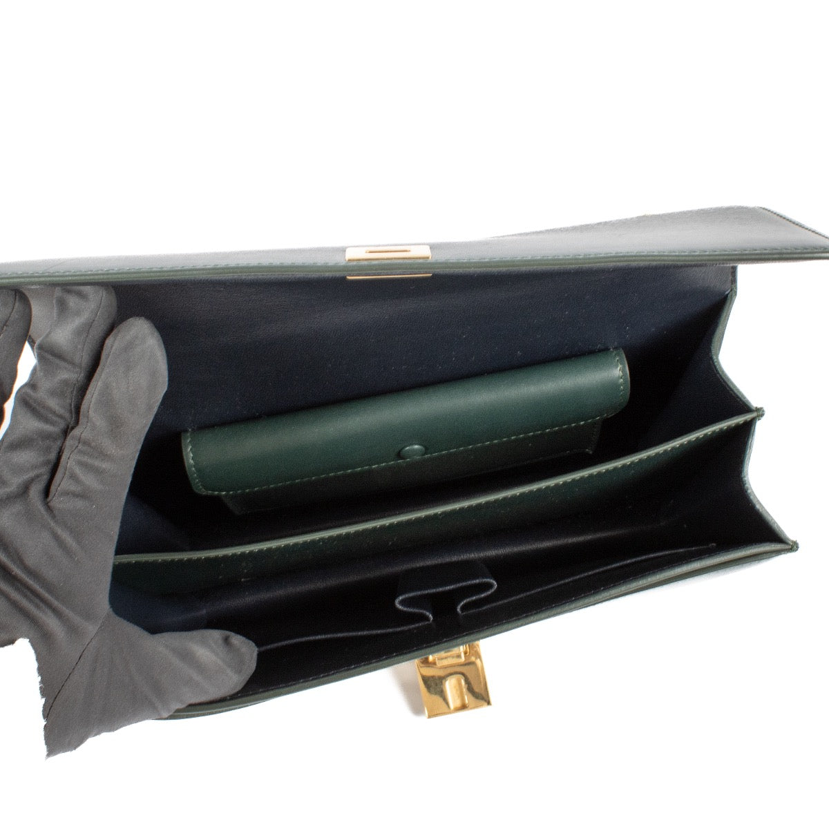 Shop safe online at Labellov in Antwerp Brussels and Knokke this 100% authentic second hand Celine Dark Green Classic Box East West Chain Bag.