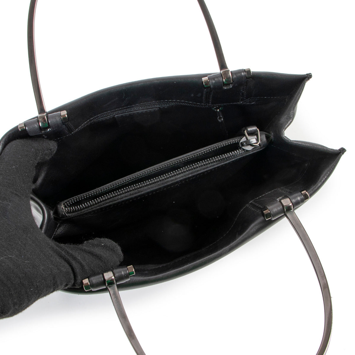 Sac Gucci en cuir noir à anse métallique