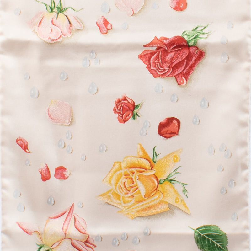 Buy the Hermès Pink Rose Scarf at Labellov for a touch of elegance and sophistication in your wardrobe.