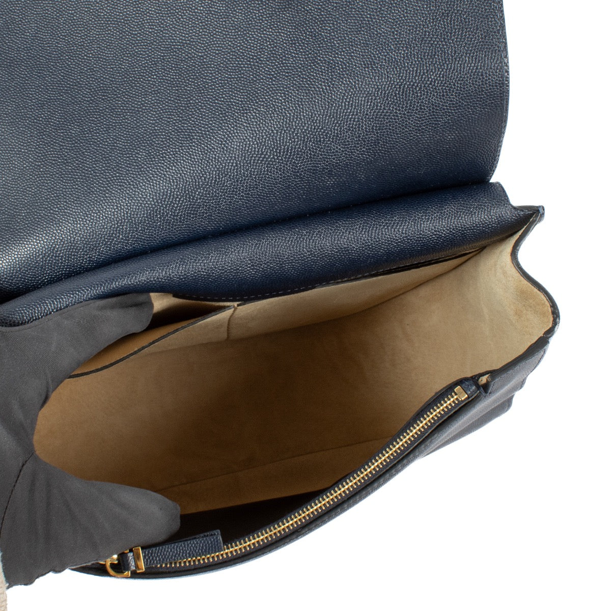 Shop safe online at Labellov in Antwerp, Brussels and Knokke this 100% authentic second hand The Row Blue Leather Haunting 11 Saddle Bag. Veilig online tweedehands authentieke The Row Blue Leather Haunting 11 Saddle handtas kopen bij Labellov.
