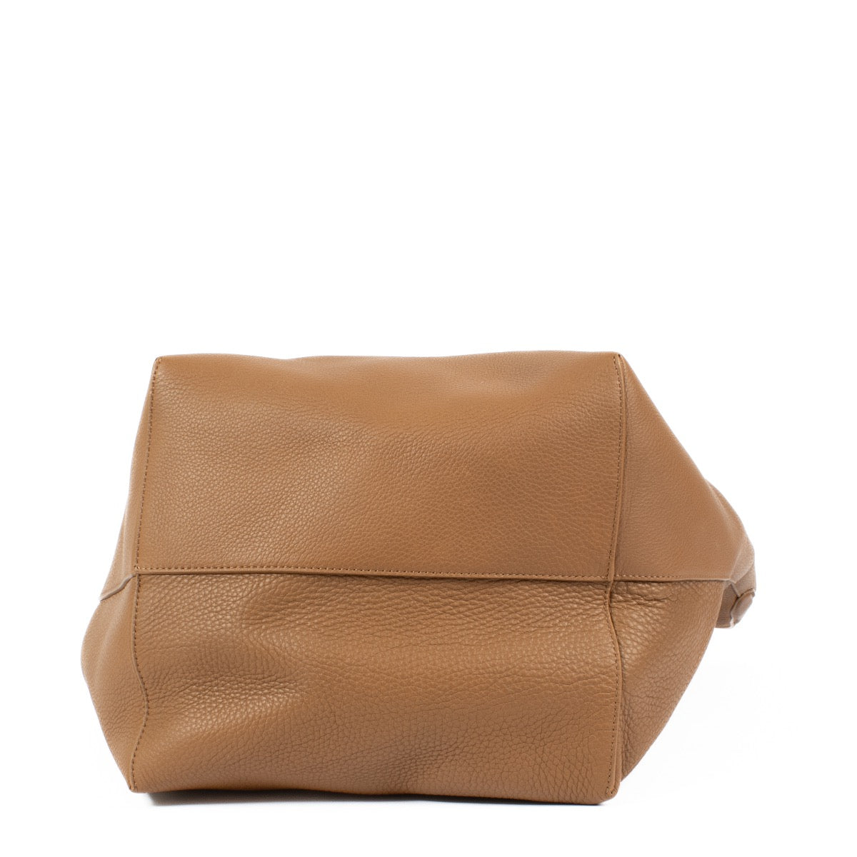 Shop safe online at Labellov in Antwerp, Brussels and Knokke this 100% authentic second hand The Row Camel N/S Park Large Tote. Veilig online tweedehands authentieke The Row Camel N/S Park Large Tote handtas kopen bij Labellov.