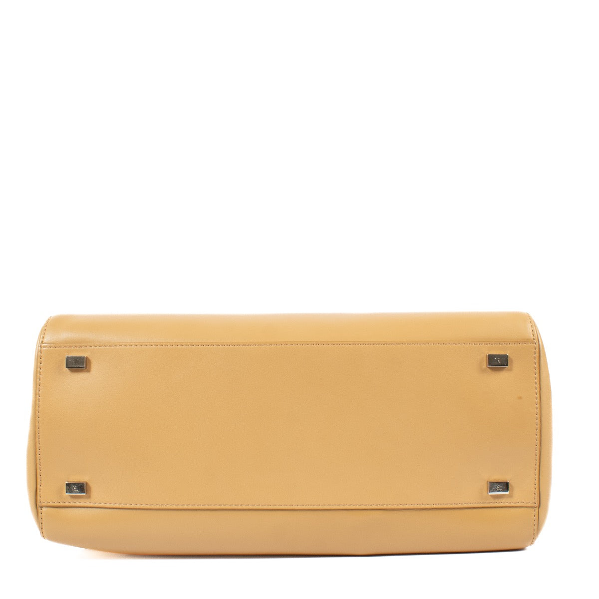 Shop safe online at Labellov in Antwerp, Brussels and Knokke this 100% authentic second hand The Row Beige Side By Top Handle Bag. Veilig online tweedehands authentieke The Row 14 Beige Leather Top Handle Bag handtas kopen bij Labellov.