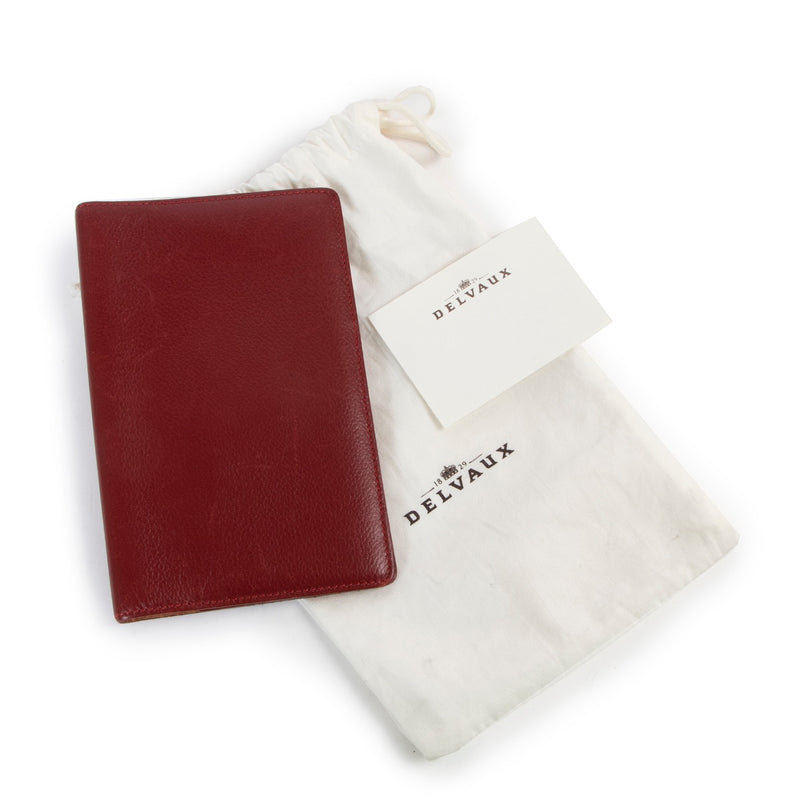Shop safe online at Labellov in Antwerp this 100% authentic second hand Delvaux Burgundy Leather Planning Fold Wallet