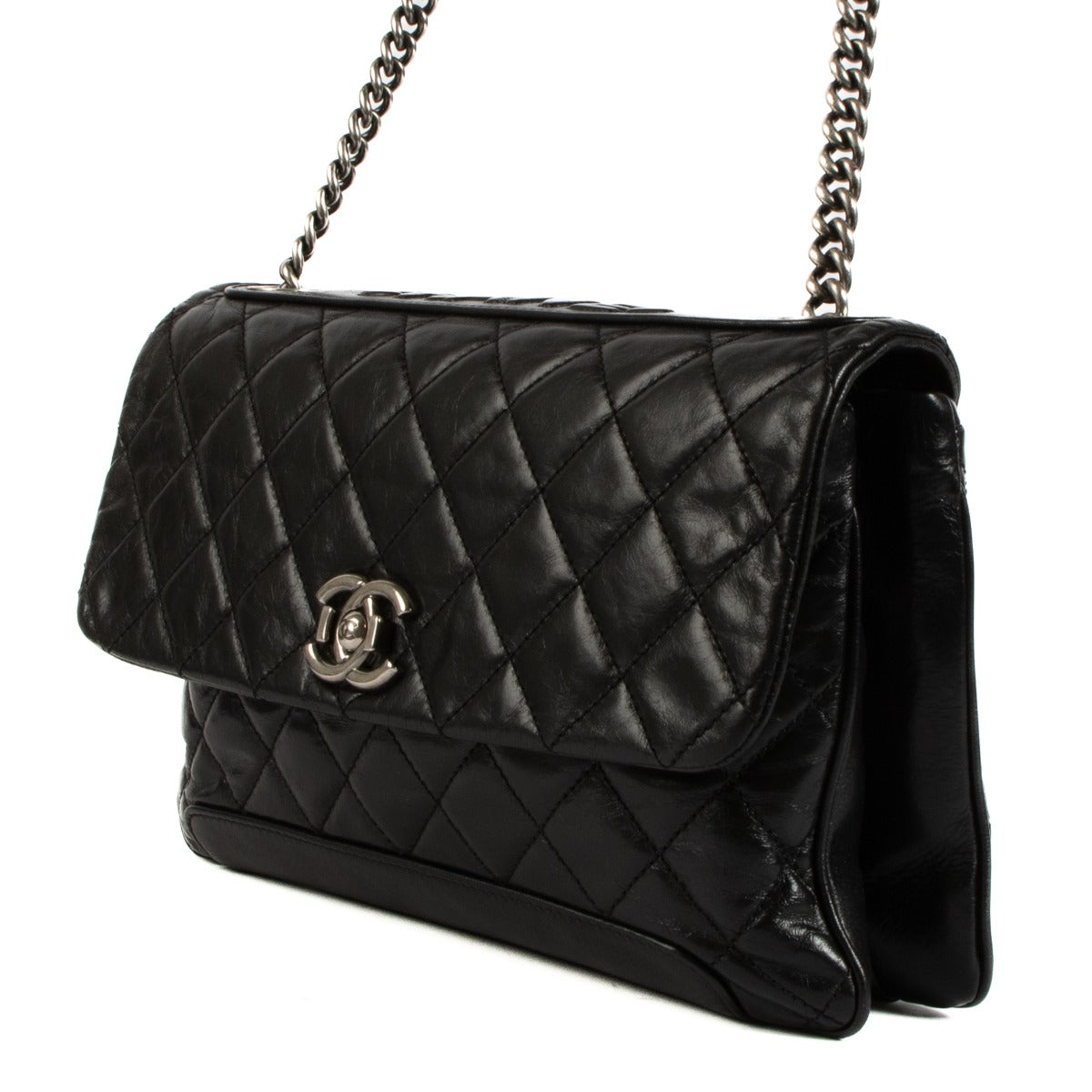 Sac à rabat Chanel en cuir de veau glacé noir