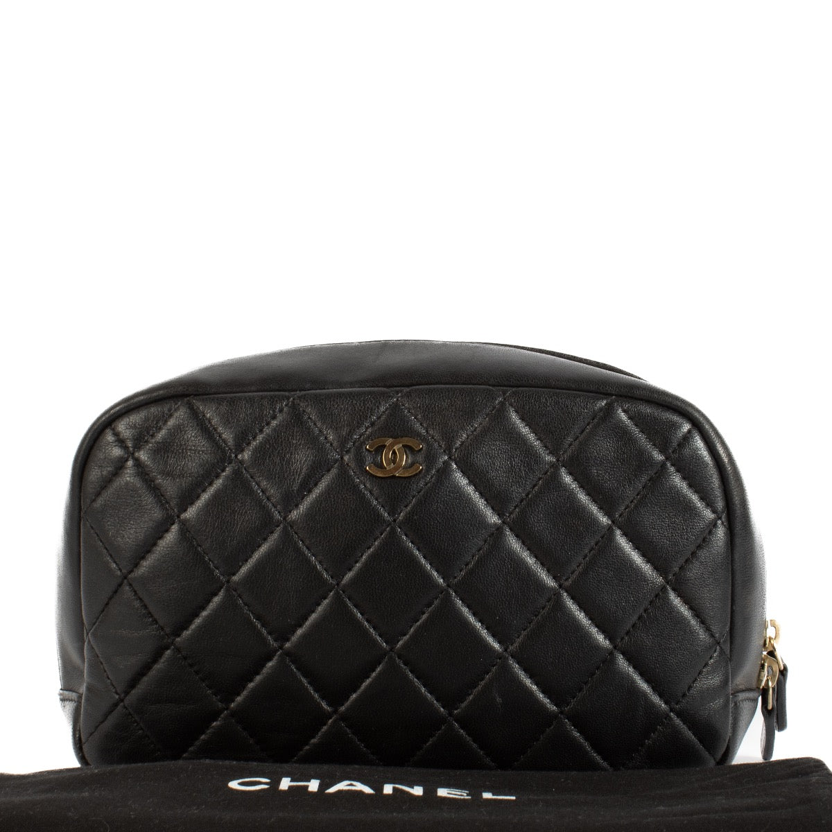 Shop safe online at Labellov in Antwerp, Brussels and knokke this 100% authentic second hand Chanel Black Cosmetic Pouch