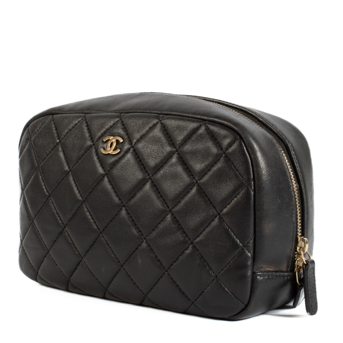 Shop safe online at Labellov in Antwerp, Brussels and knokke this 100% authentic second hand Chanel Black Cosmetic Pouch