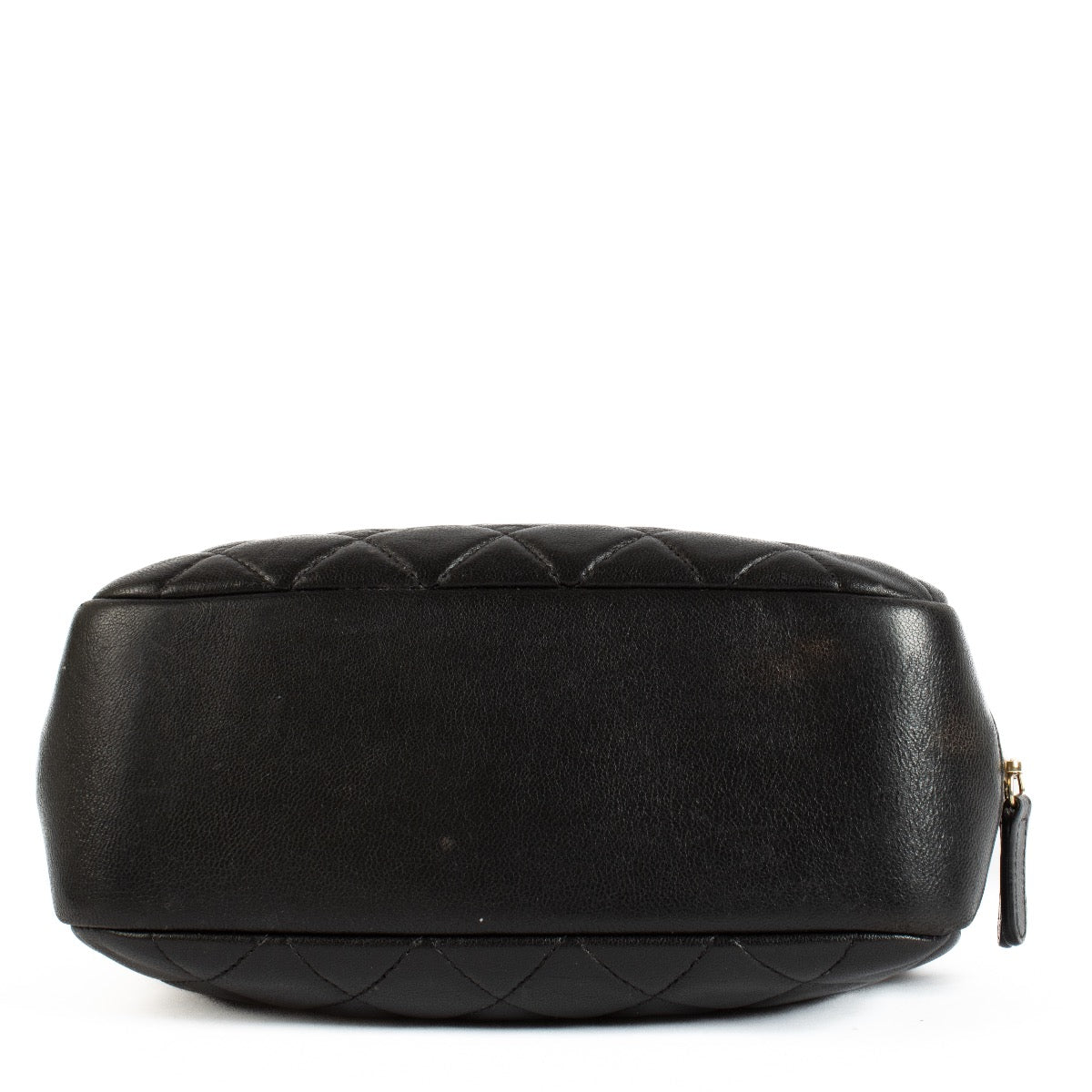 Shop safe online at Labellov in Antwerp, Brussels and knokke this 100% authentic second hand Chanel Black Cosmetic Pouch