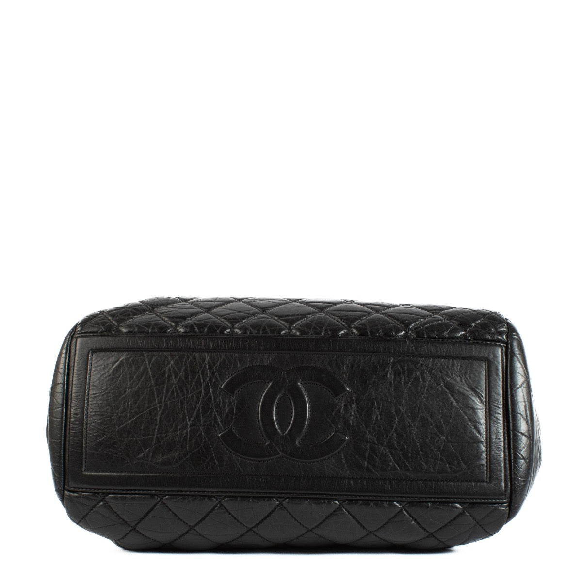 Shop safe online at Labellov in Antwerp, Brussels and Knokke this 100% authentic second hand Chanel Black Dome Bag