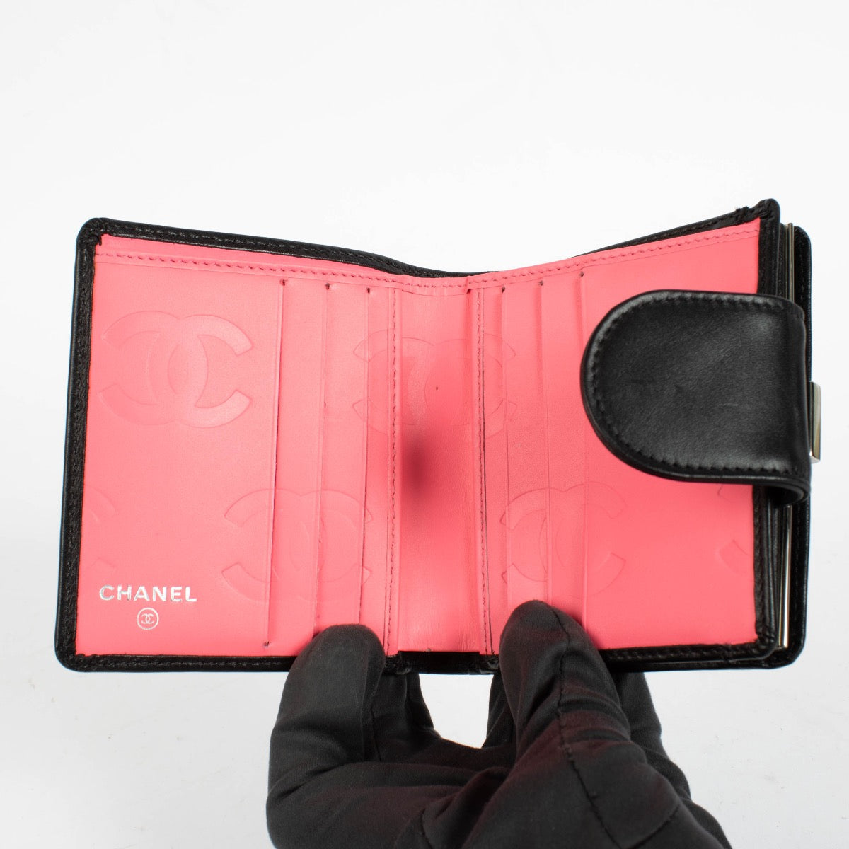 Shop the authentic Chanel Ligne Cambon Wallet second hand on Labellov.com.
