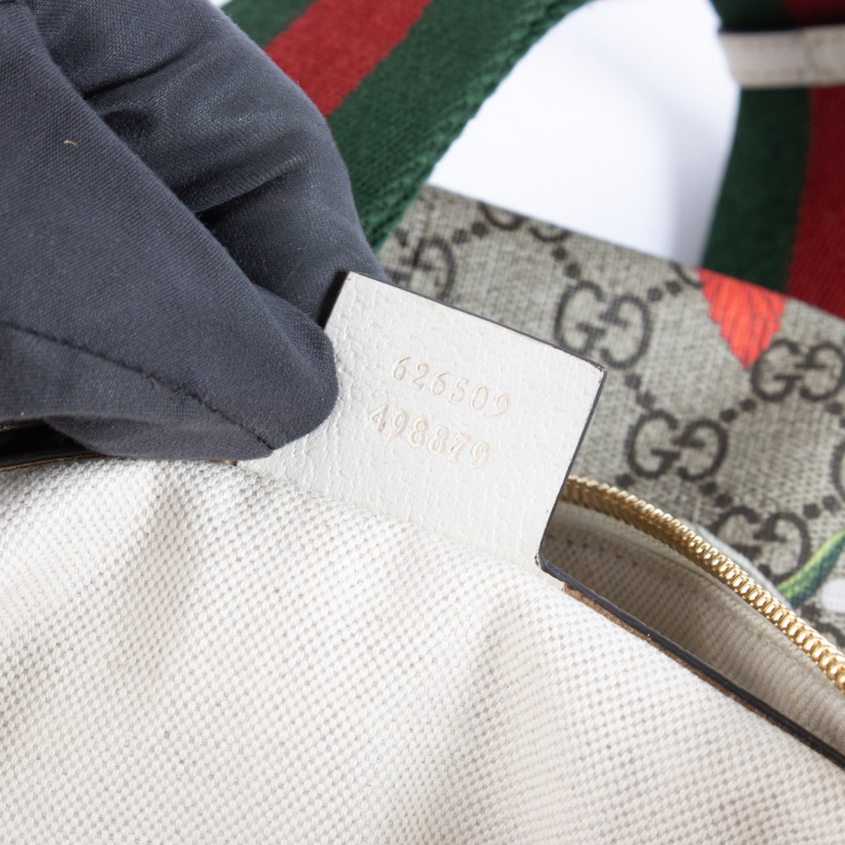 Shop 100% authentic second hand Gucci GG Flora Crossbody Bag on Labellov.com