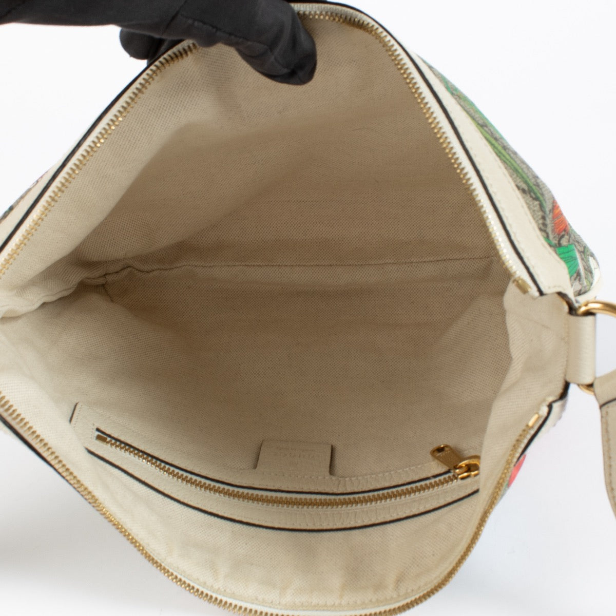 Shop 100% authentic second hand Gucci GG Flora Crossbody Bag on Labellov.com