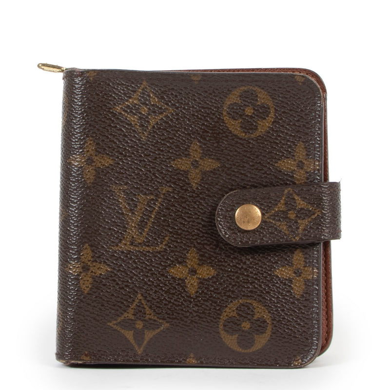 Buy an authentic second hand Louis Vuitton Monogram Wallet in good pre-loved condition at Labellov