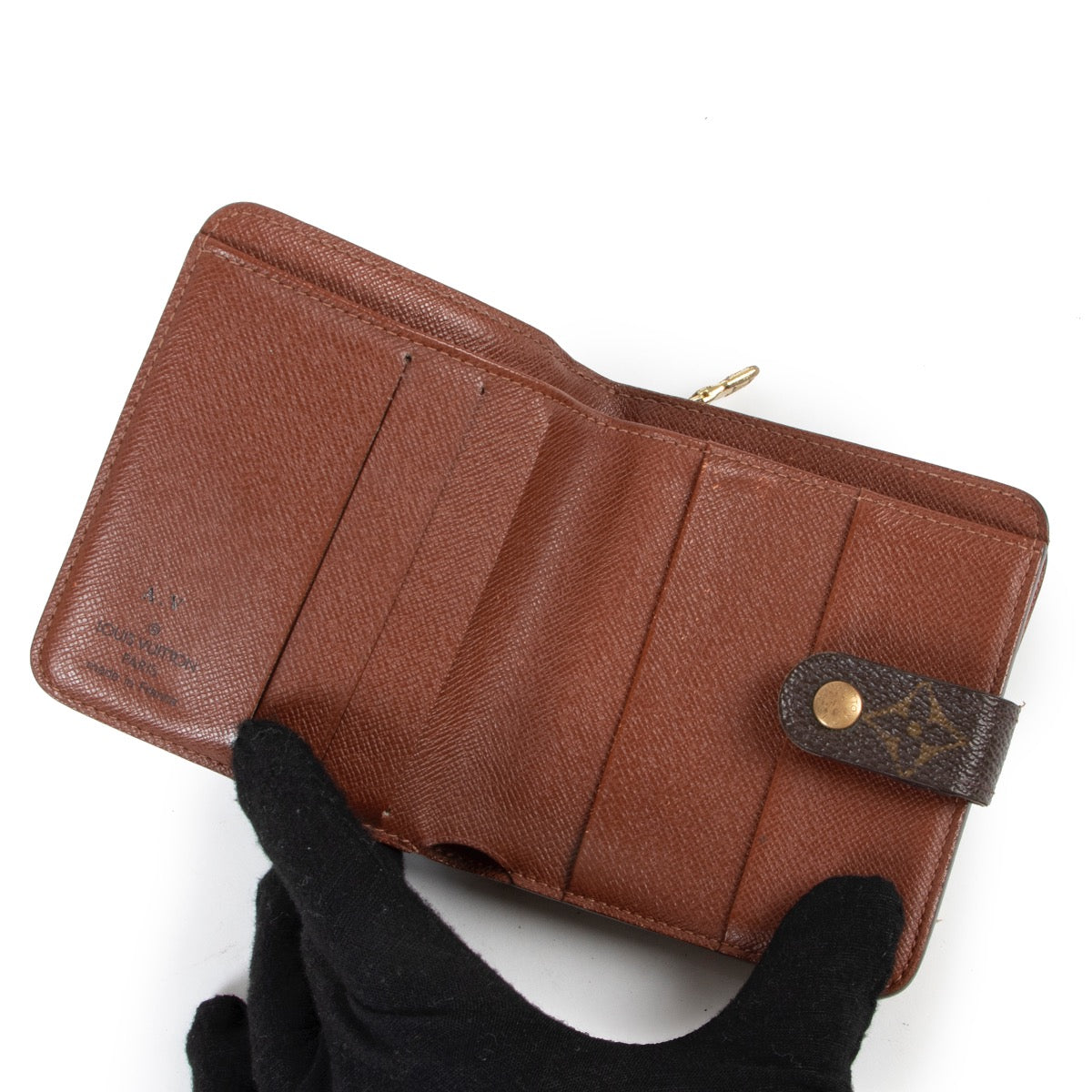 Buy an authentic second hand Louis Vuitton Monogram Wallet in good pre-loved condition at Labellov