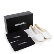 Shop safe online at Labellov in Antwerp this 100% authentic second hand Chanel White Quilted Leather Ballerina Flats - Size 36