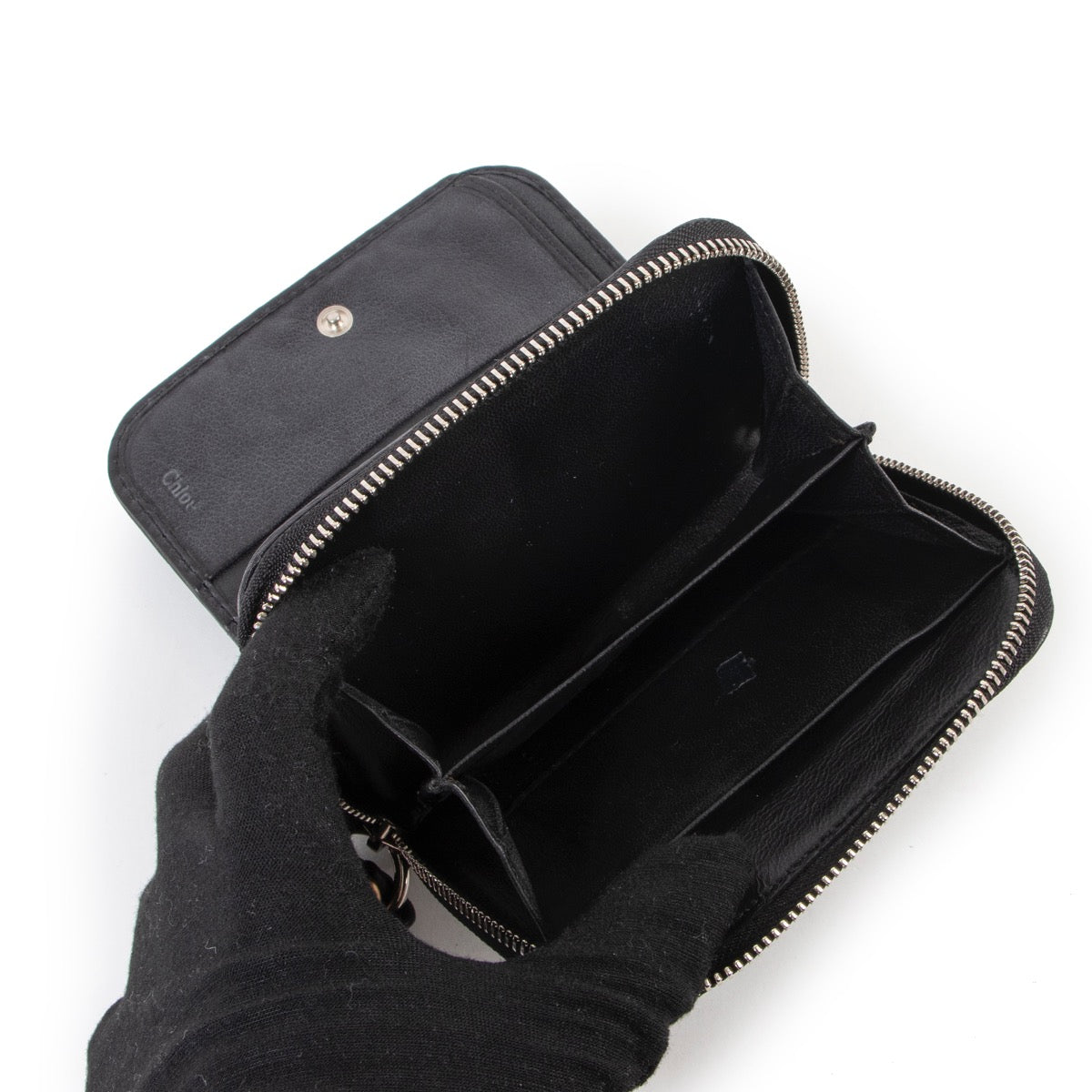 Shop safe online at Labellov in Antwerp this 100% authentic second hand Chloé Black Leather Wallet