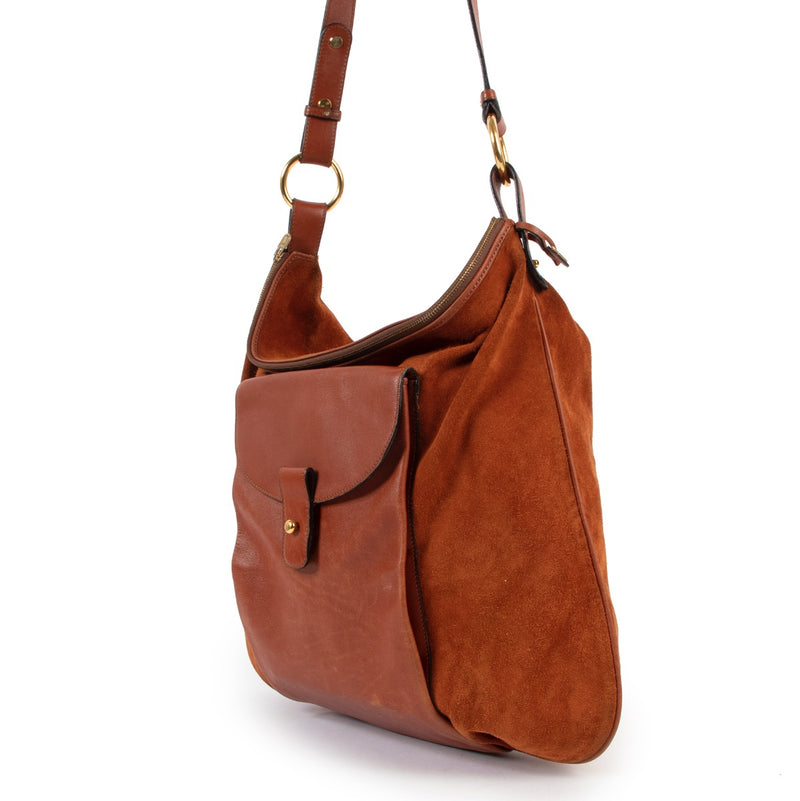 Shop safe online at Labellov in Antwerp this 100% authentic second hand Delvaux Orange Suede Shoulder Bag