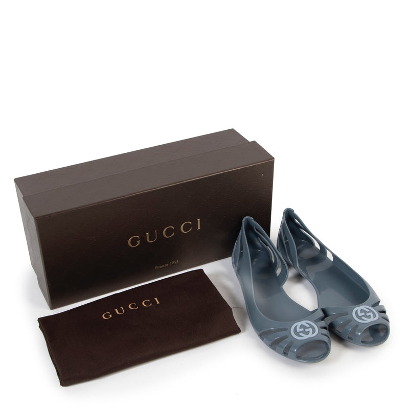 Shop safe online at Labellov in Antwerp this 100% authentic second hand Gucci Grey Sandals - Size 36