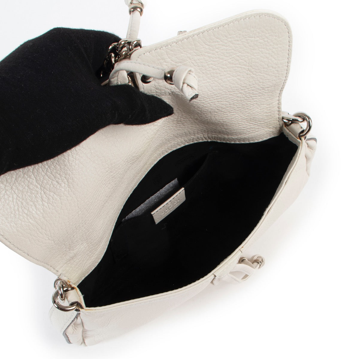 Shop safe online at Labellov in Antwerp this 100% authentic second hand Gucci Ivory White Leather Croisette Shoulder Bag