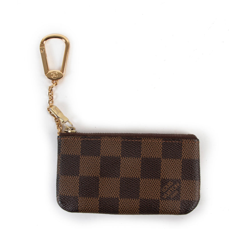 Shop safe online at Labellov in Antwerp this 100% authentic second hand Louis Vuitton Damier Ebene Pochette Clés