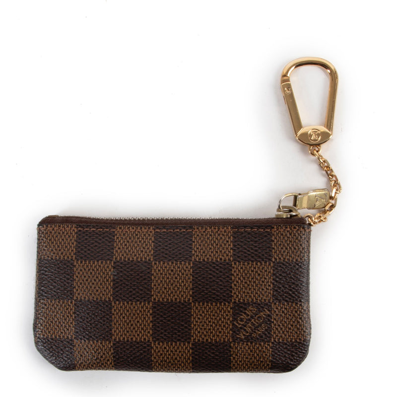 Shop safe online at Labellov in Antwerp this 100% authentic second hand Louis Vuitton Damier Ebene Pochette Clés