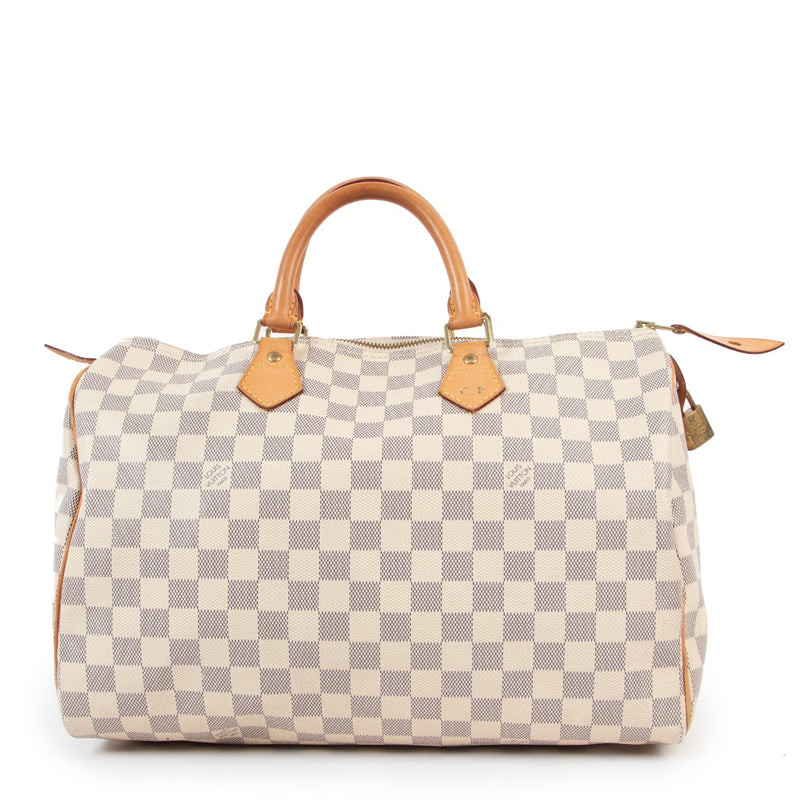 Shop safe online at Labellov in Antwerp this 100% authentic second hand Louis Vuitton Damier Azur Speedy 35 in very good condition.
