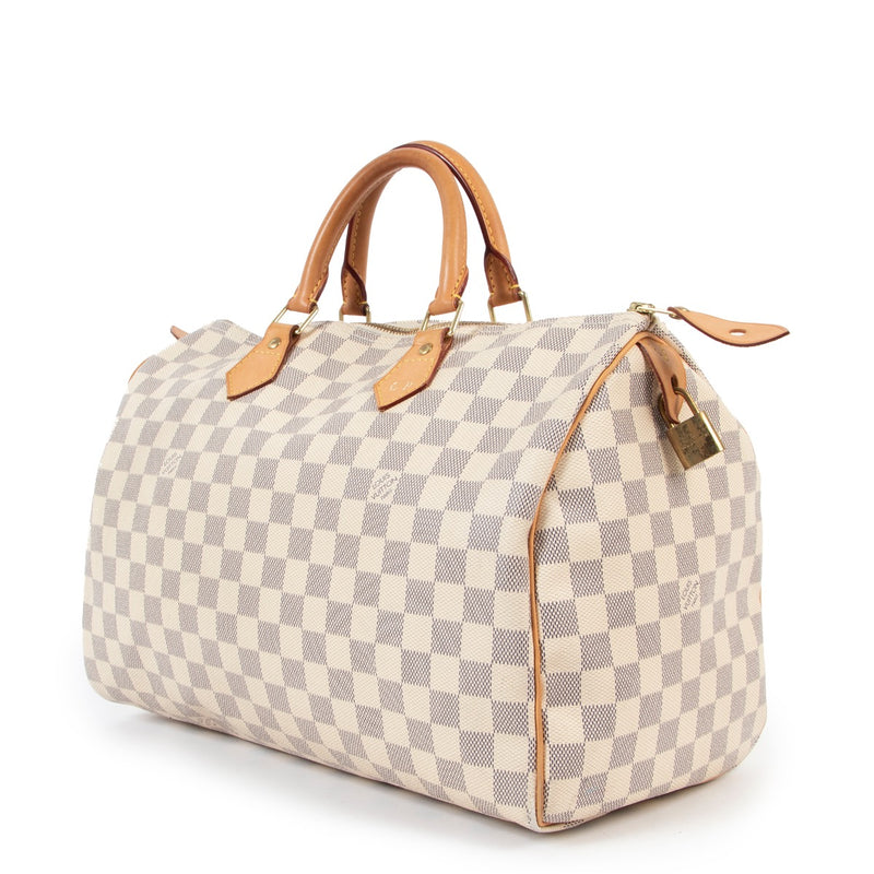 Shop safe online at Labellov in Antwerp this 100% authentic second hand Louis Vuitton Damier Azur Speedy 35 in very good condition.
