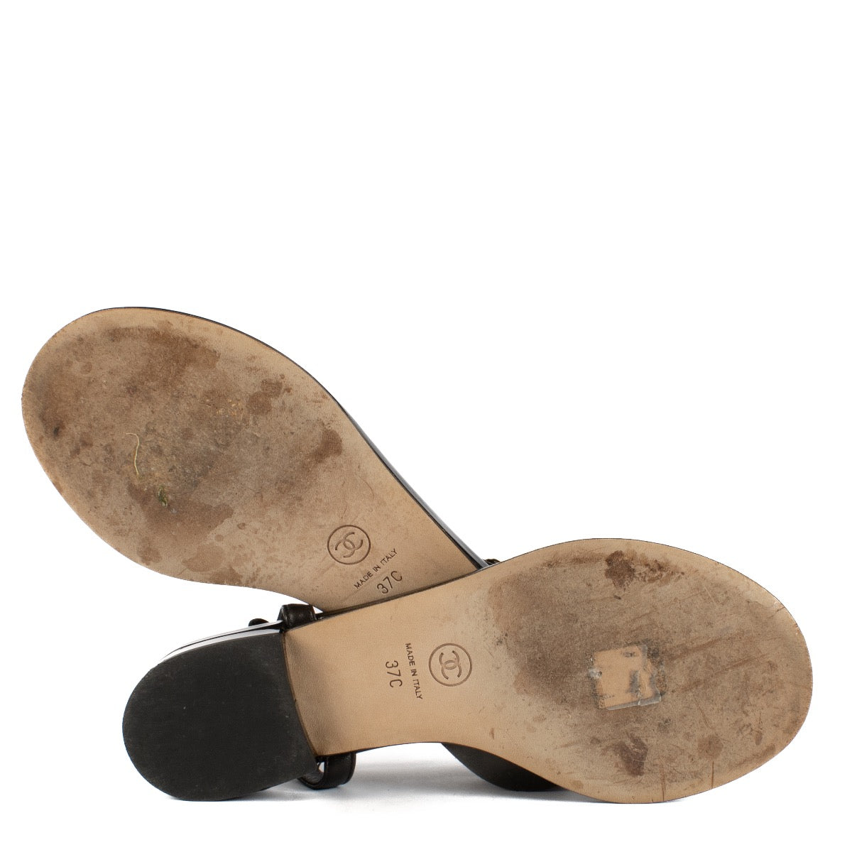Shop safe online at Labellov in Antwerp, Brussels and Knokke this 100% authentic second hand Chanel Black Camellia Sandals - size 37