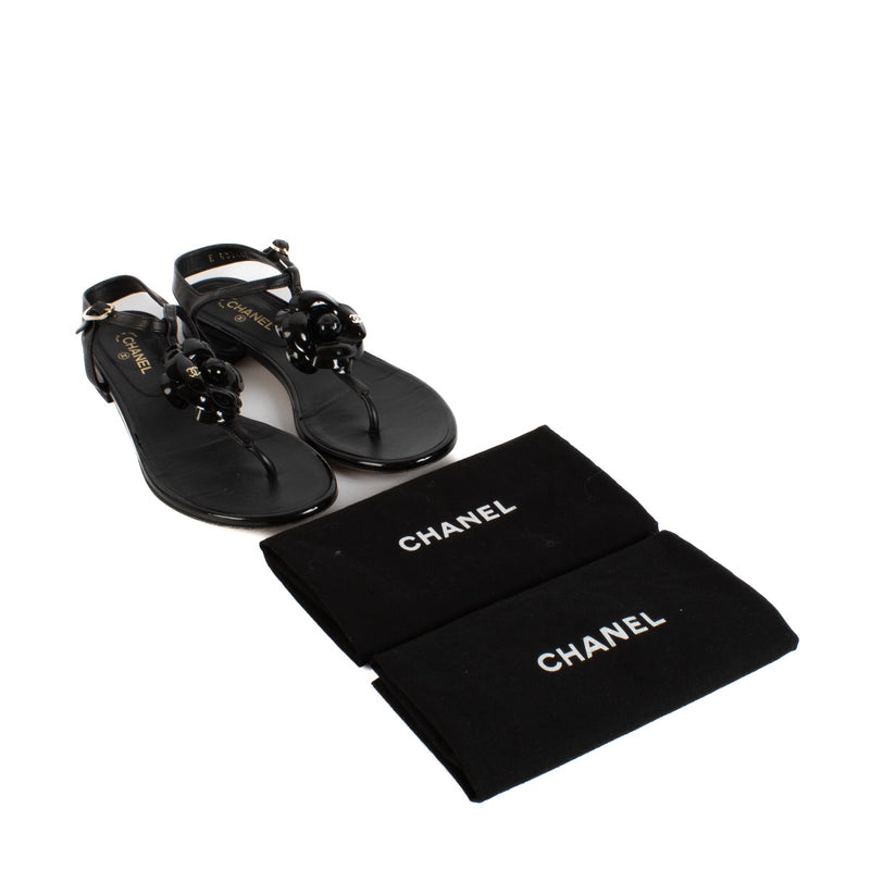 Shop safe online at Labellov in Antwerp, Brussels and Knokke this 100% authentic second hand Chanel Black Camellia Sandals - size 37