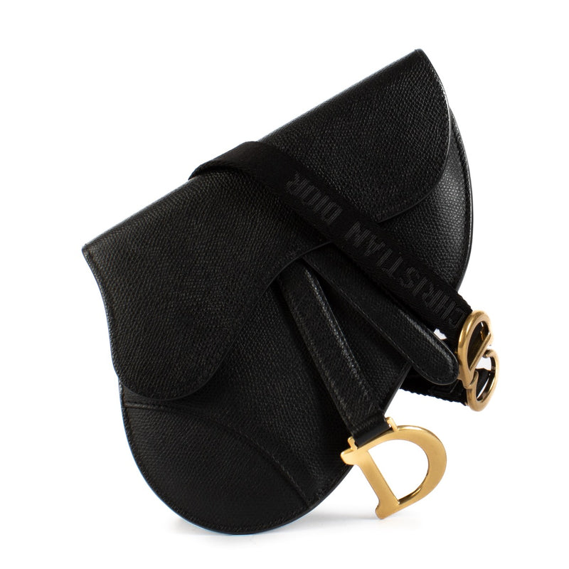 Shop safe online at Labellov in Antwerp, Brussels and Knokke this 100% authentic second hand Christian Dior Black Saddle Pouch Belt Bag. Koop veilig online authentieke Christian Dior Black Saddle Pouch Belt Bag.