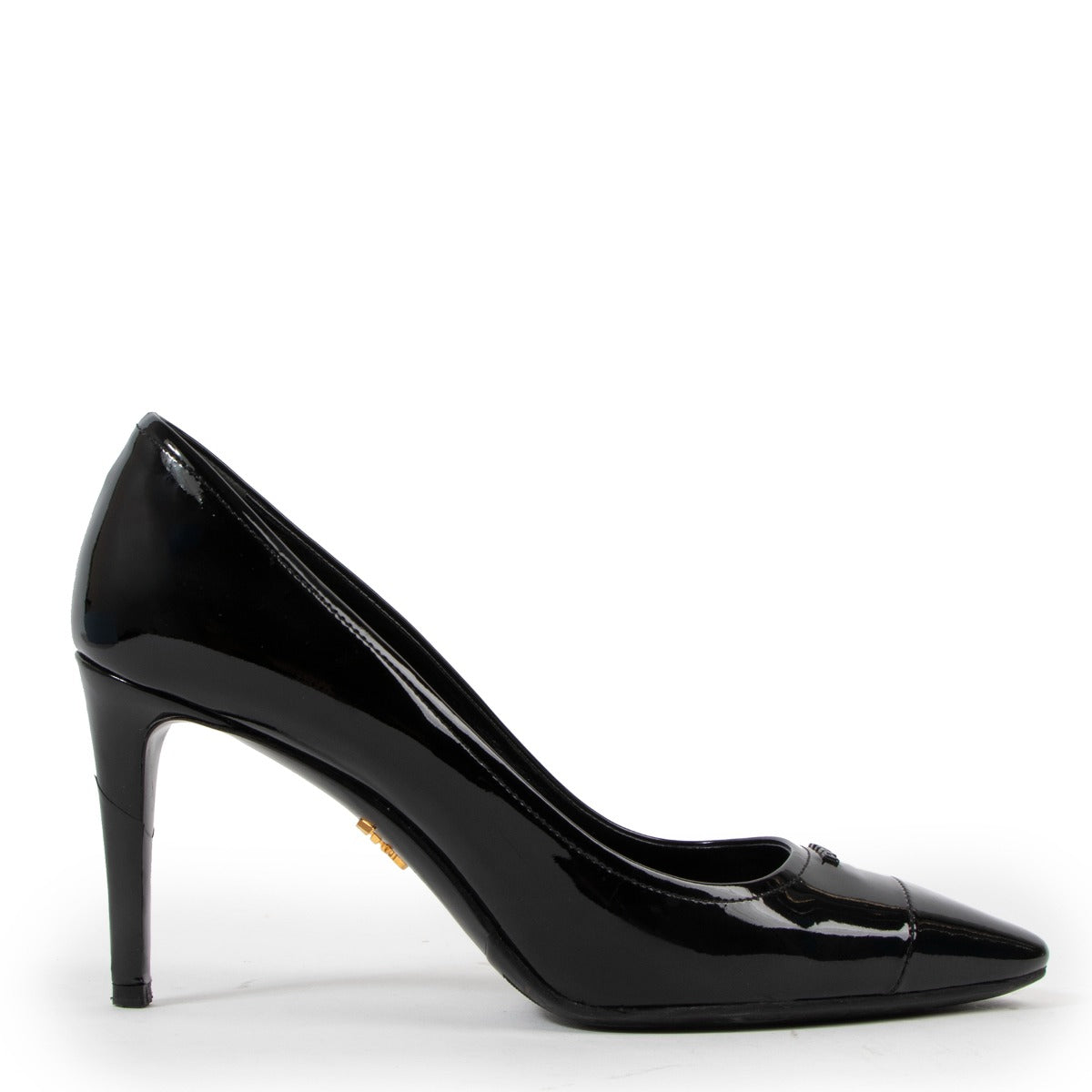 Buy authentic second-hand Prada Black Patent Leather Heels in very good condition at Labellov Antwerp.