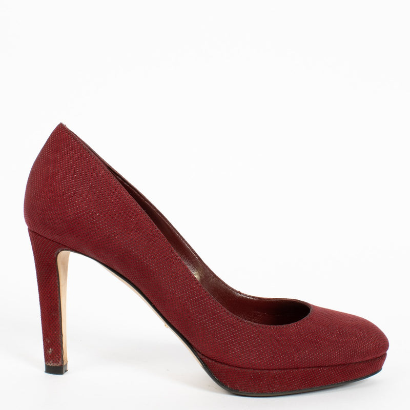 Authentic pre-loved Sergio Rossi Red Pumps — Size 36 on Labellov.com