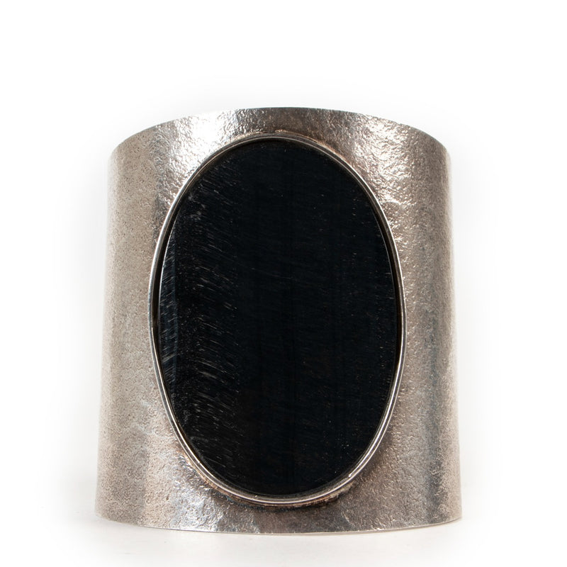 Shop Wouters & Hendrix pre-loved, authentic jewelry online at Labellov.