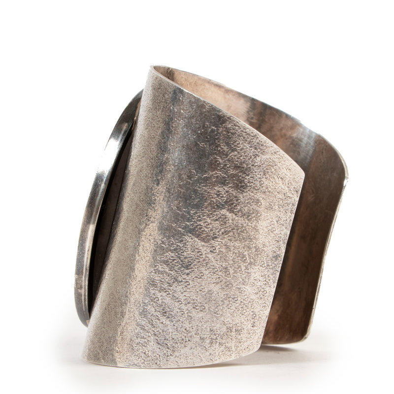 Shop Wouters & Hendrix pre-loved, authentic jewelry online at Labellov.