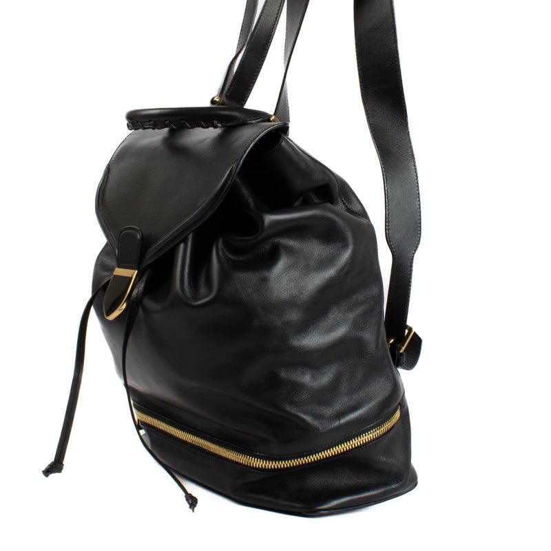 Shop safe online at Labellov in Antwerp and Knokke this 100% authentic second hand Alexander McQueen Black Leather Logo Backpack