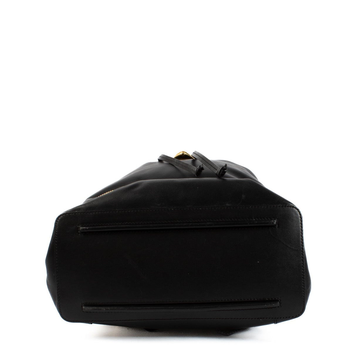 Shop safe online at Labellov in Antwerp and Knokke this 100% authentic second hand Alexander McQueen Black Leather Logo Backpack