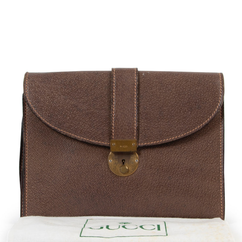 Shop safe online at Labellov in Antwerp this 100% authentic second hand Gucci Brown Vintage Clutch