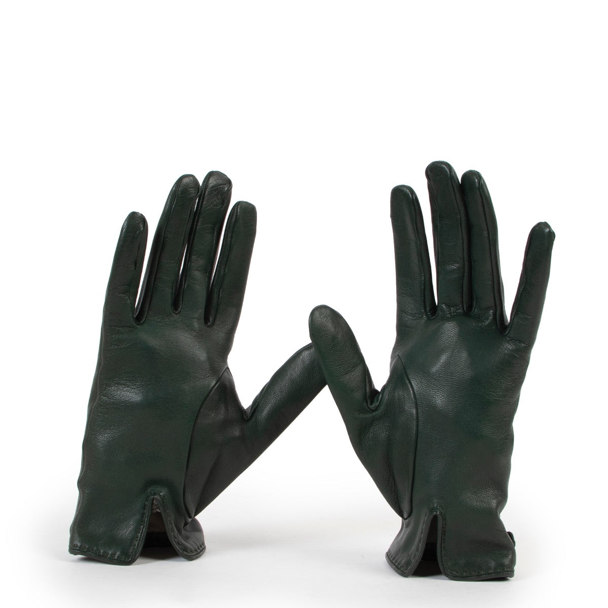 Buy an authentic pair of second hand Hermès Green Leather Gloves in very good condition at Labellov