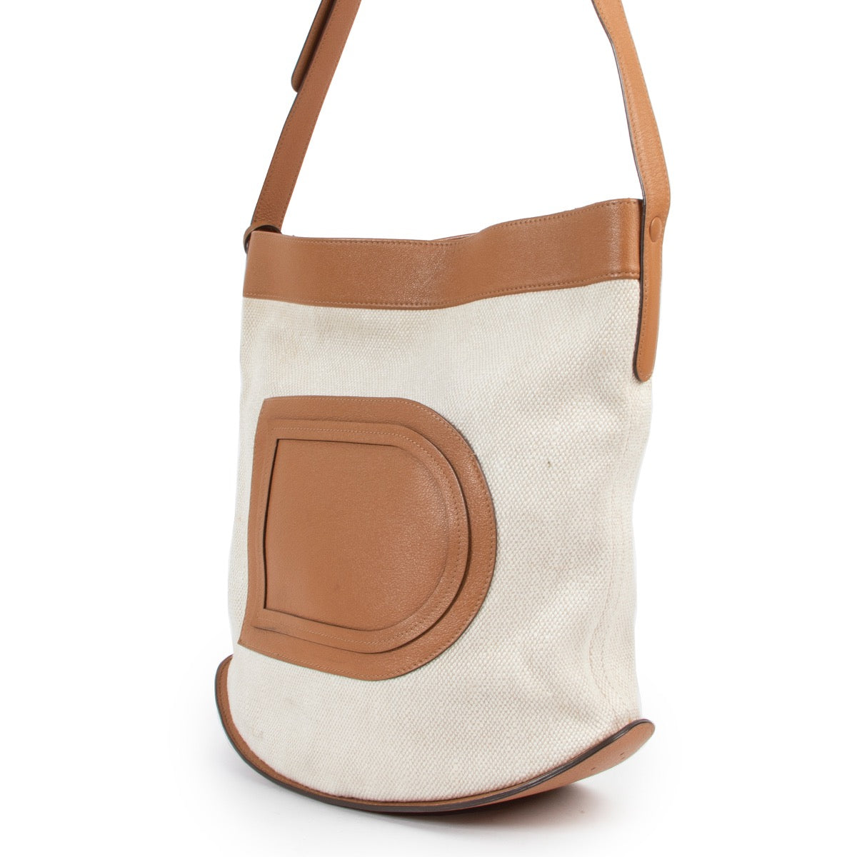 Shop safe online at Labellov in Antwerp this 100% authentic second hand Delvaux Beige Canvas Le Pin Shoulder Bag