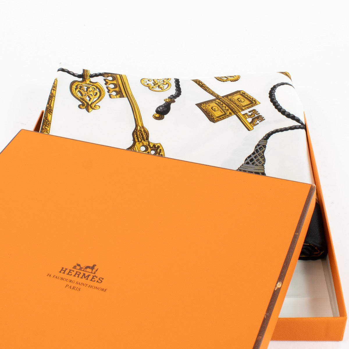 shop 100% authentic second hand Hermès Carré 90 20th Century Les Clés Silk Scarf on Labellov.com