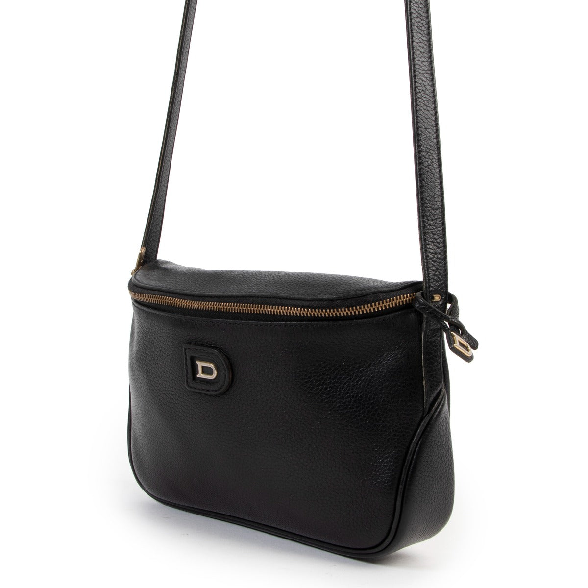 Finish your vintage look with our pre-loved Delvaux Crossbody bags, now at Labellov.