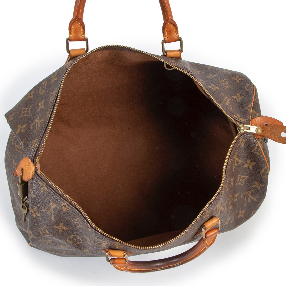 Buy an authentic second hand Louis Vuitton Speedy 40 Monogram in good condition at Labellov