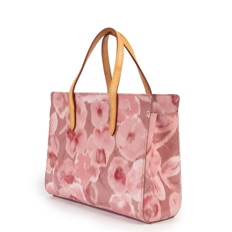 Shop your authentic pre-loved Louis Vuitton summer handbags, now at Labellov.