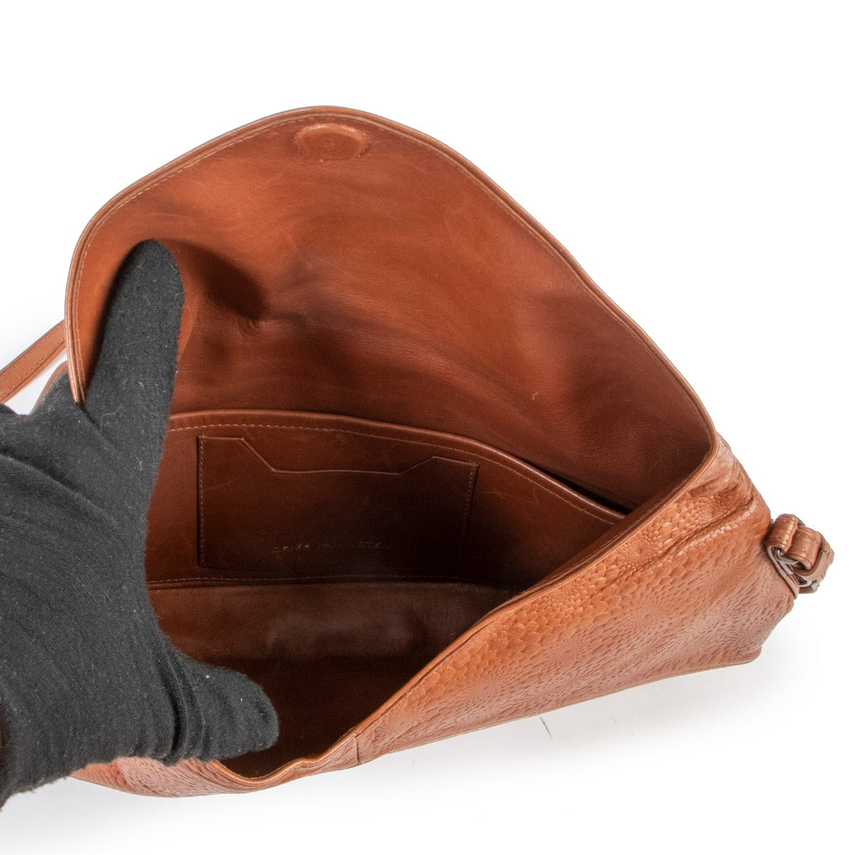 Shop now your favorites pre-loved designer bags, at Labellov.