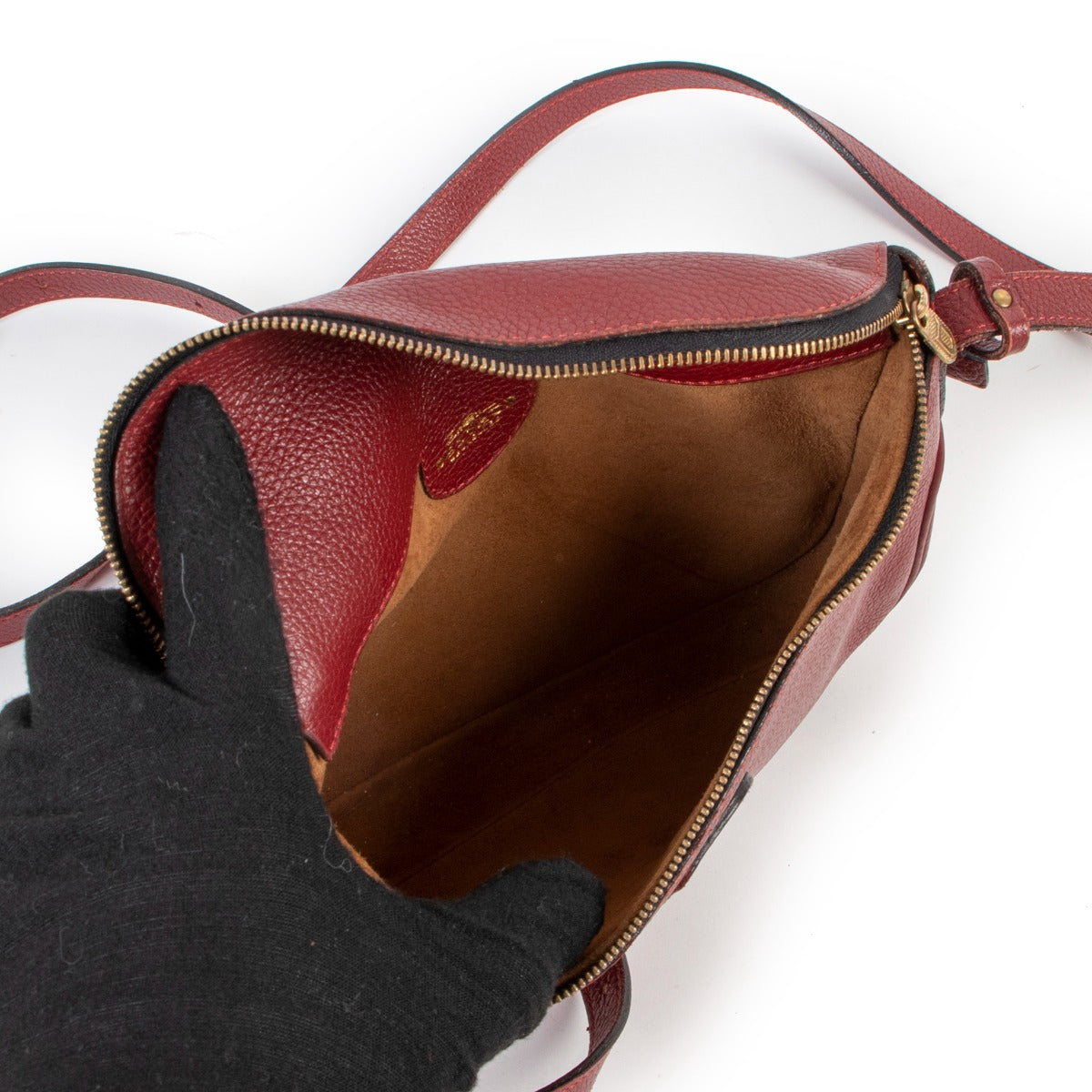 Buy an authentic second hand Delvaux Macao Burgundy Leather Crossbody in good condition at Labellov.