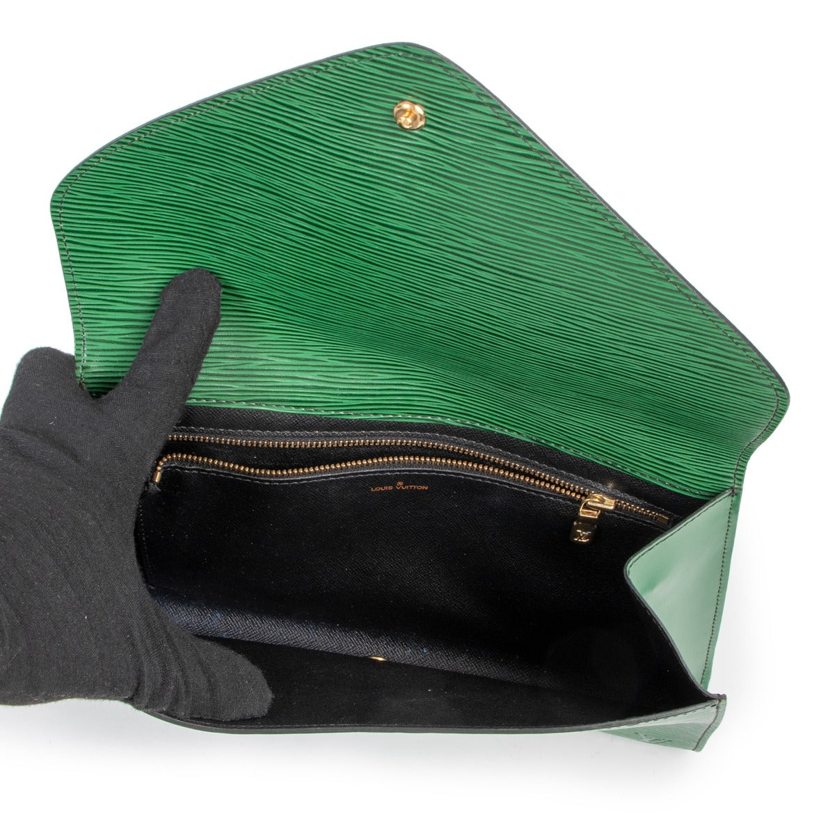 Shop now your favorite pre-loved designer bags, at Labellov.