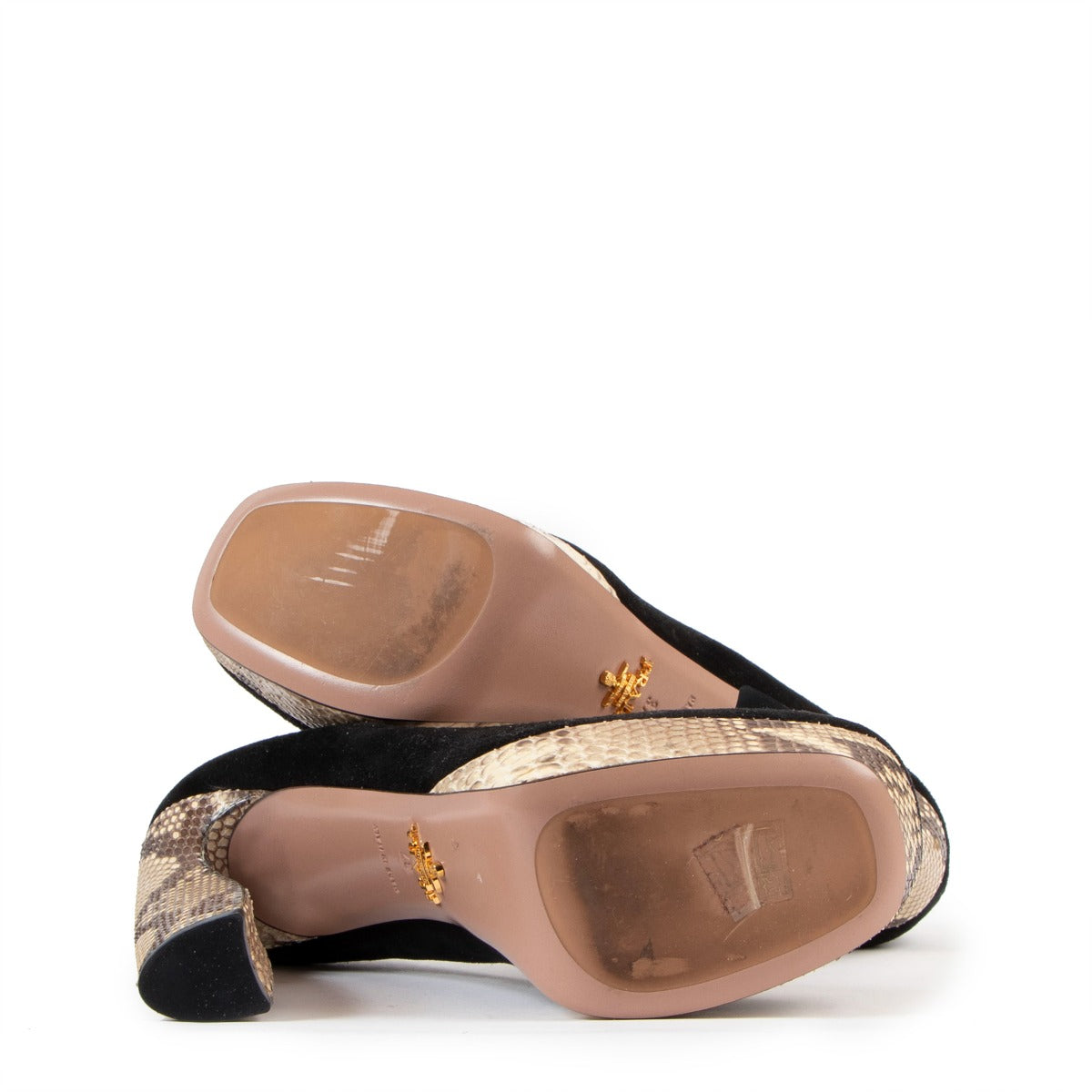 Buy online authentic second hand Prada Black Suède Snakeskin Pumps in very good condition at Labellov in Antwerp.