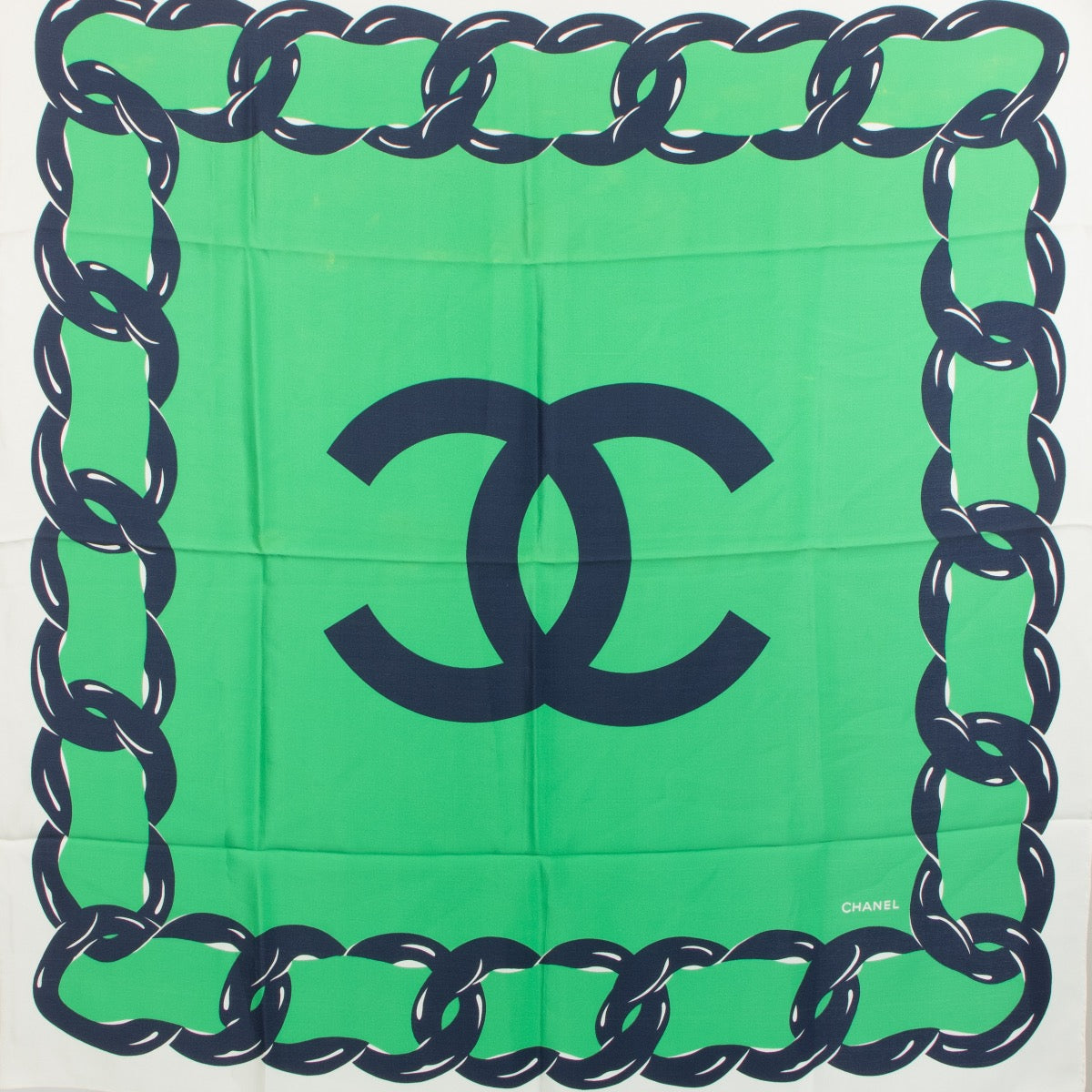 Shop safe online at Labellov in Antwerp, Brussels and Knokke this 100% authentic second hand Chanel Bright Green, Navy Blue CC Silk Scarf