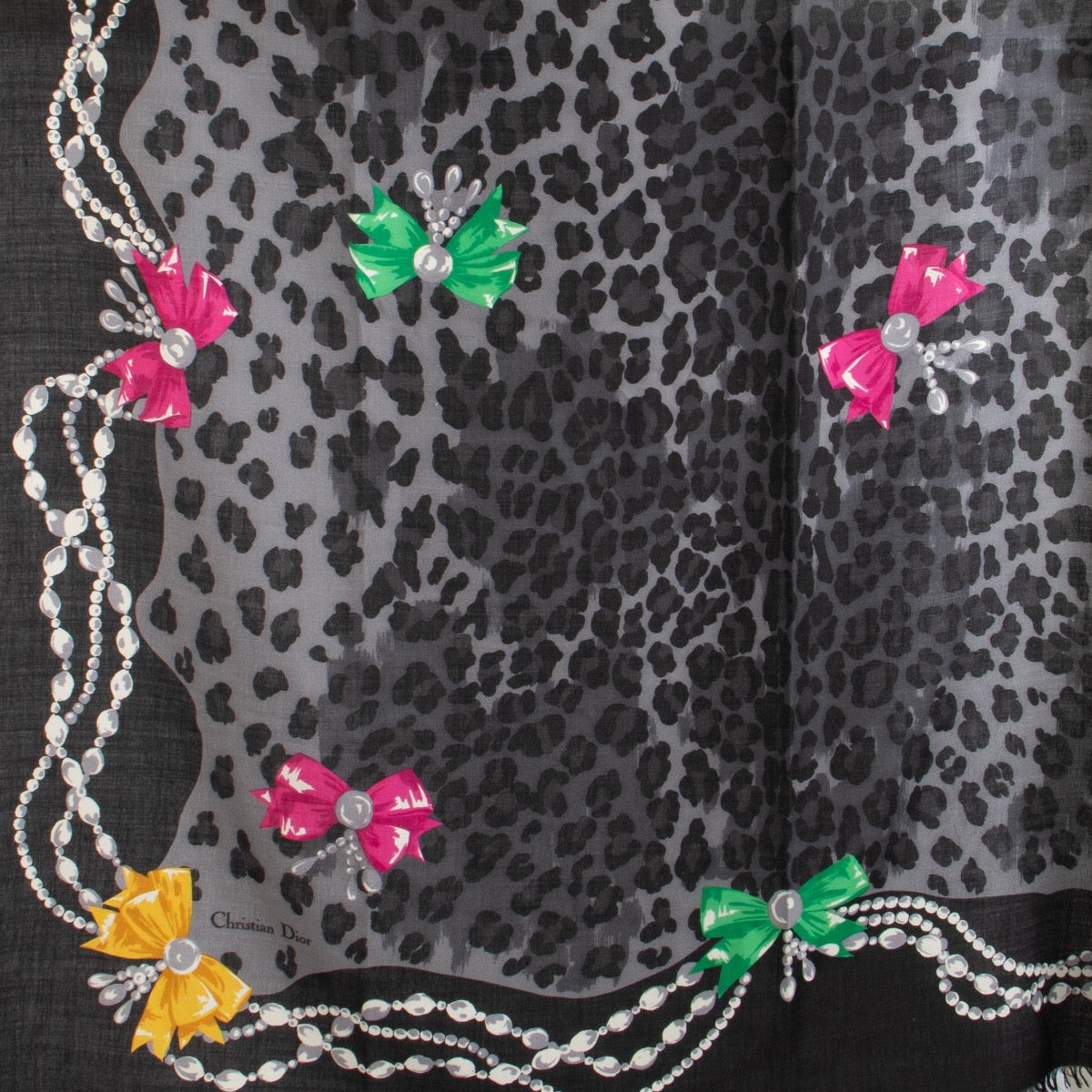 Shop safe online at Labellov in Antwerp, Brussels and Knokke this 100% authentic second hand Christian Dior Black and Grey Leopard Print Scarf